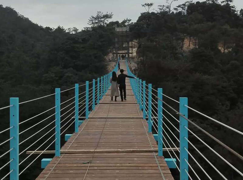 木質(zhì)吊橋