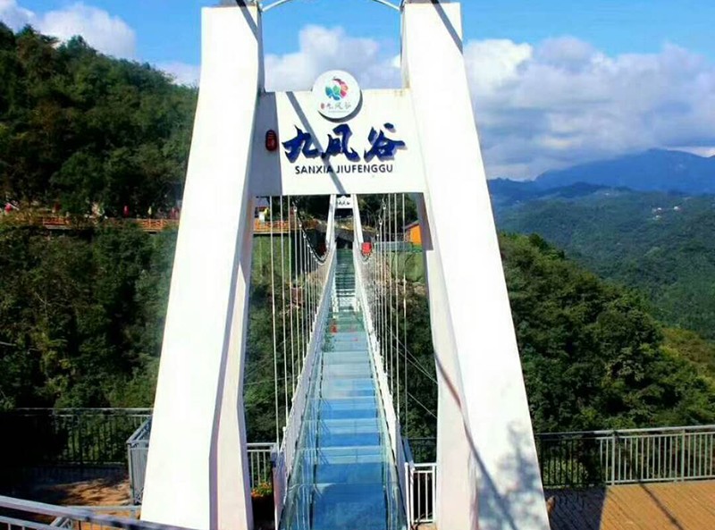 玻璃吊橋