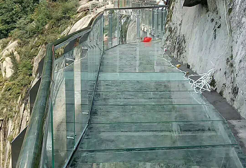 玻璃吊橋