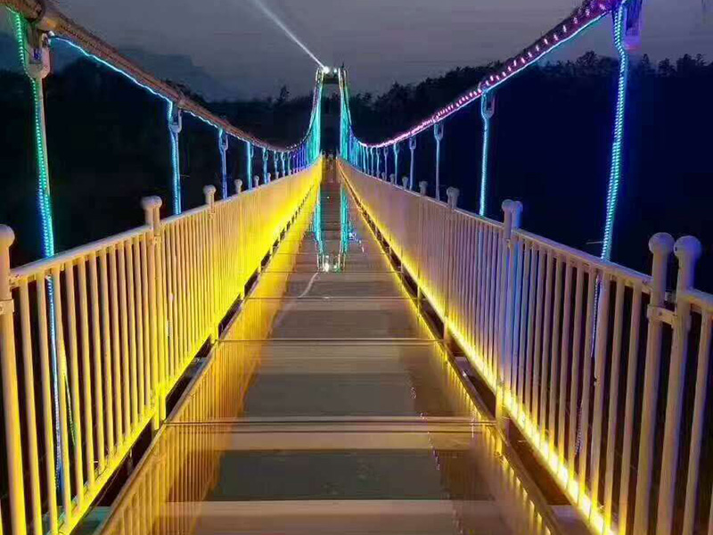 玻璃吊橋