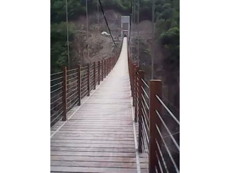 木質(zhì)吊橋