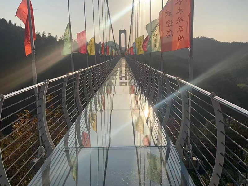 玻璃吊橋